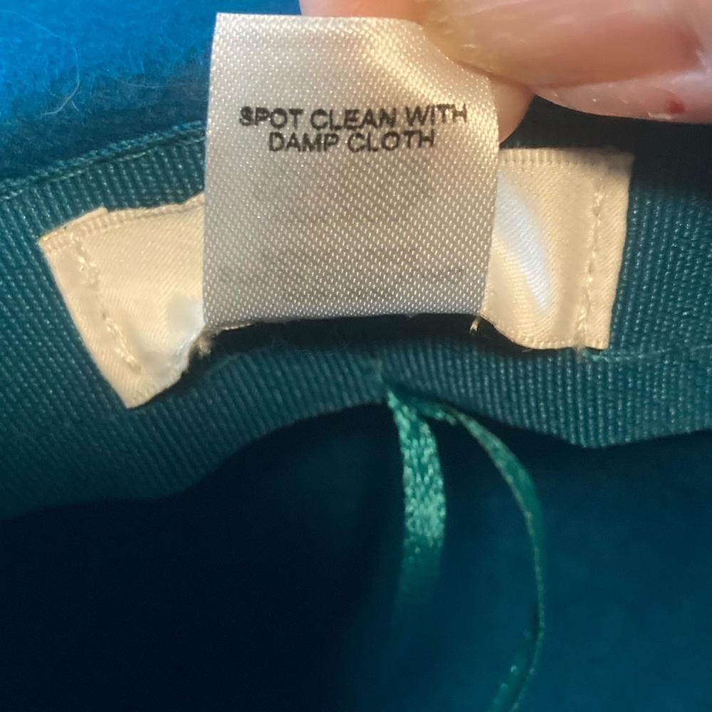 Set of Three Stylish 100% Wool Felt Hats in Burgundy, Blue, and Beige - Picture 11 of 13